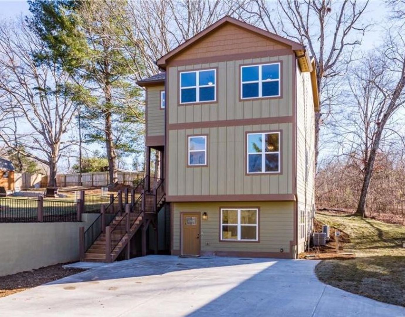 Asheville House: 3 Powers Dr