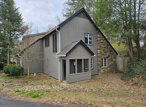 Charming 1-Bedroom Apartment with All Utilities Included! – photo 1