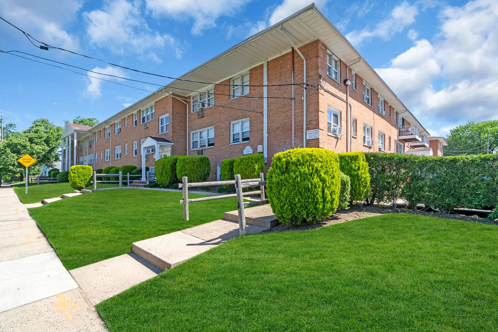 Roselle Park Apartment: 145 Jerome Street