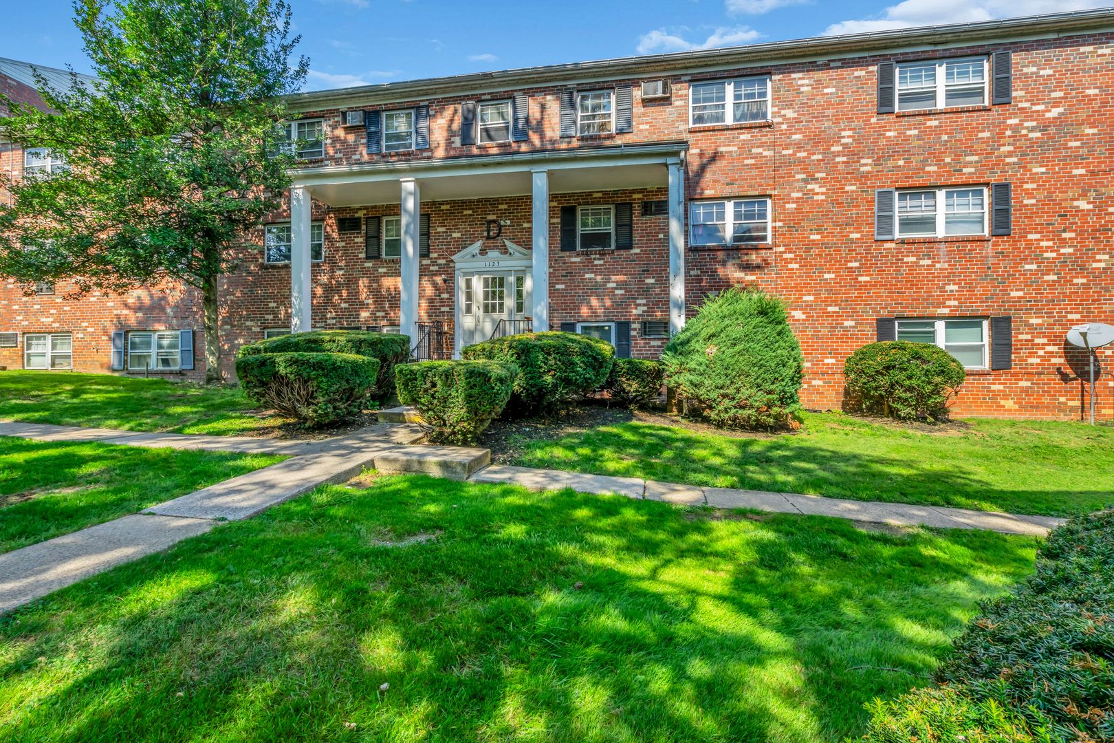 Lancaster Apartment: 1109-1139 Wabank Rd.