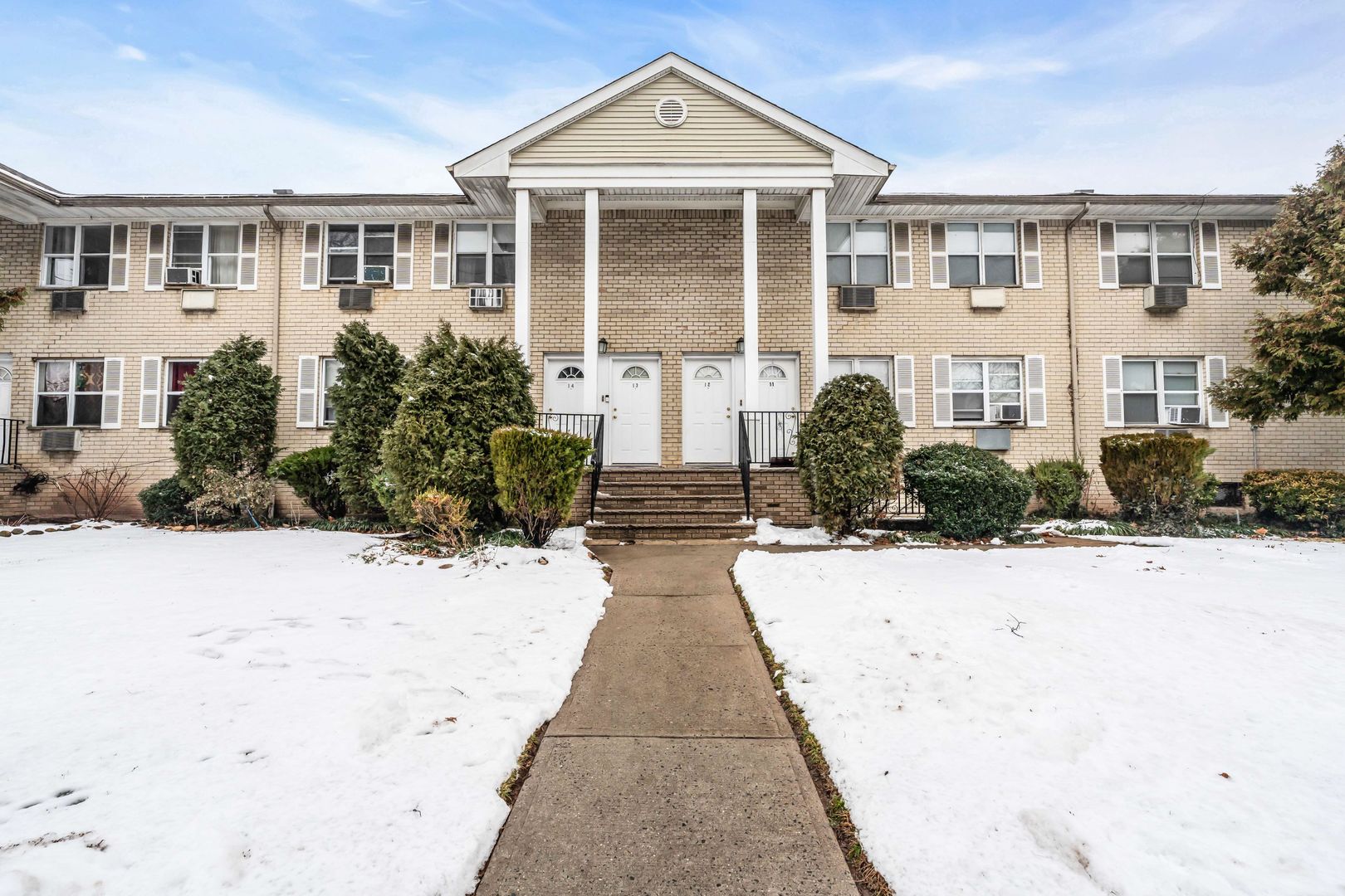 Roselle Apartment: 408 Chestnut Street