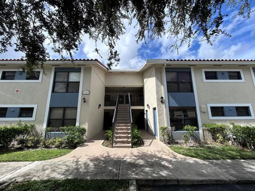 Ground-Floor 1BR/1BA with Lake View in Palm Beach Grande – photo 1
