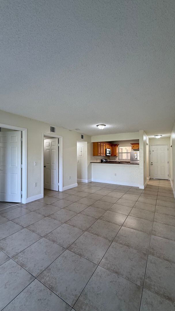West Palm Beach Condo: 1524 Lake Crystal Dr.