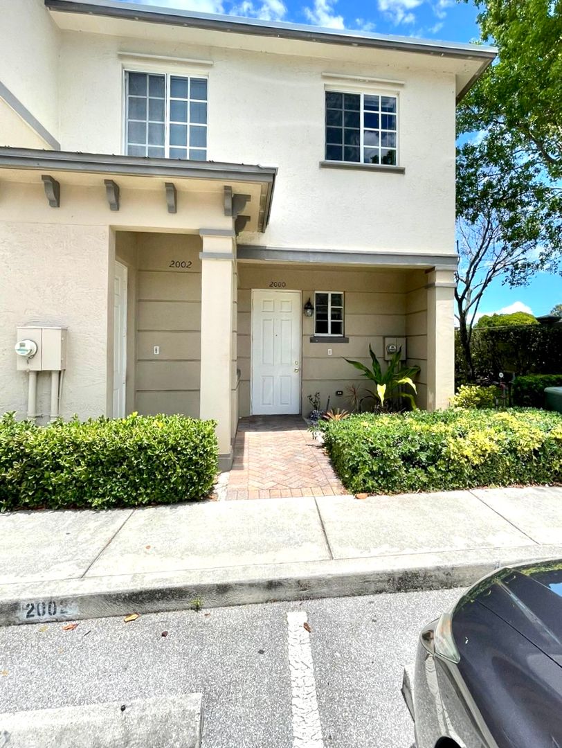 Riviera Beach House: 2000 Freeport Ln.