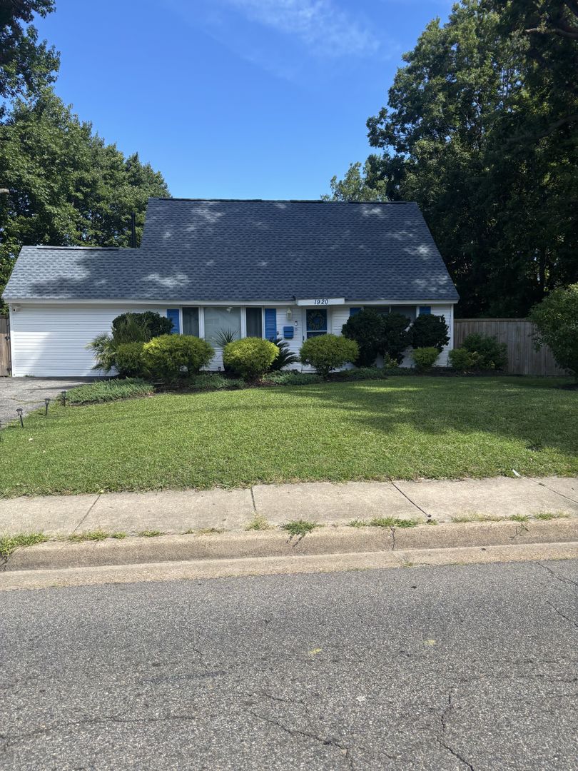 Norfolk House: 1920 Norview Ave