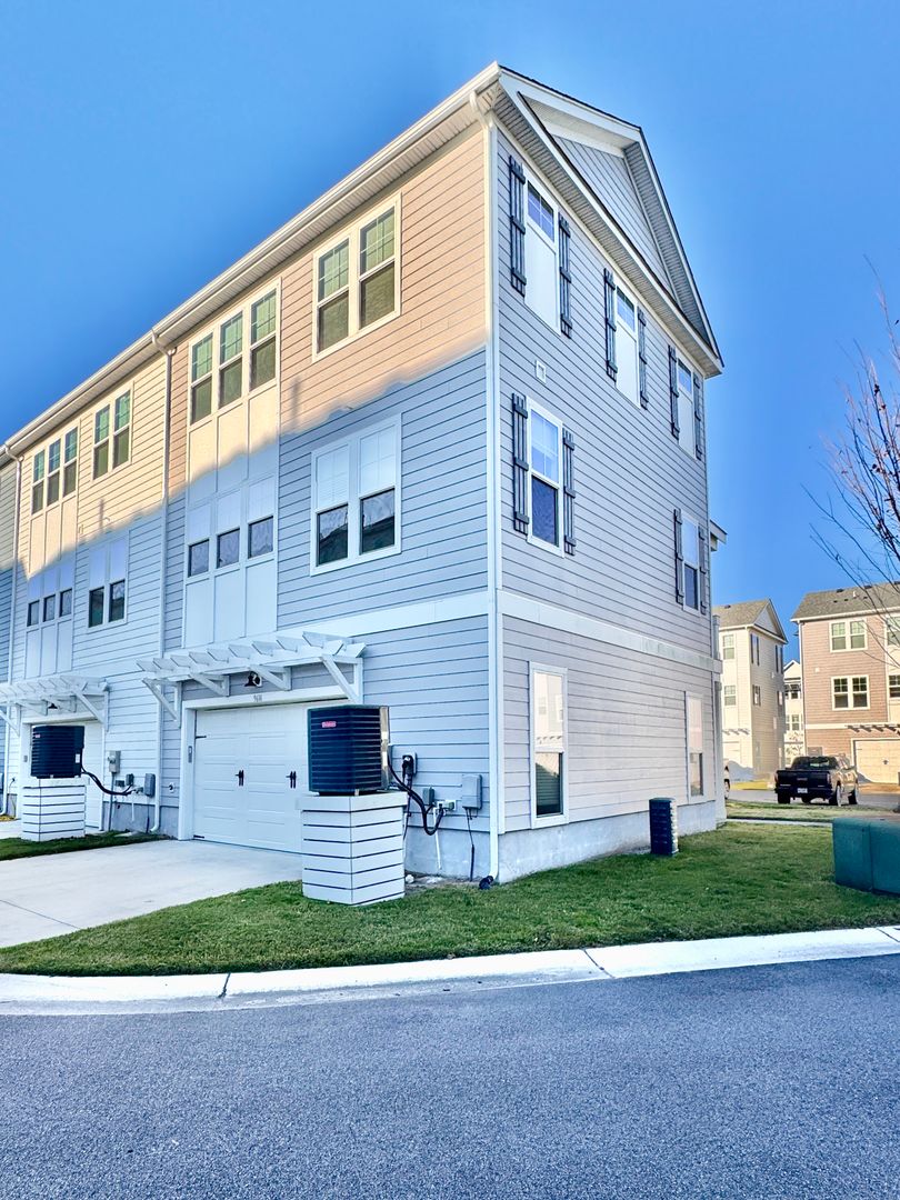 Norfolk Townhome: 9616 21st Bay St