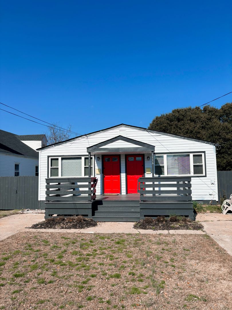 Norfolk House: 1118 Little Bay Avenue