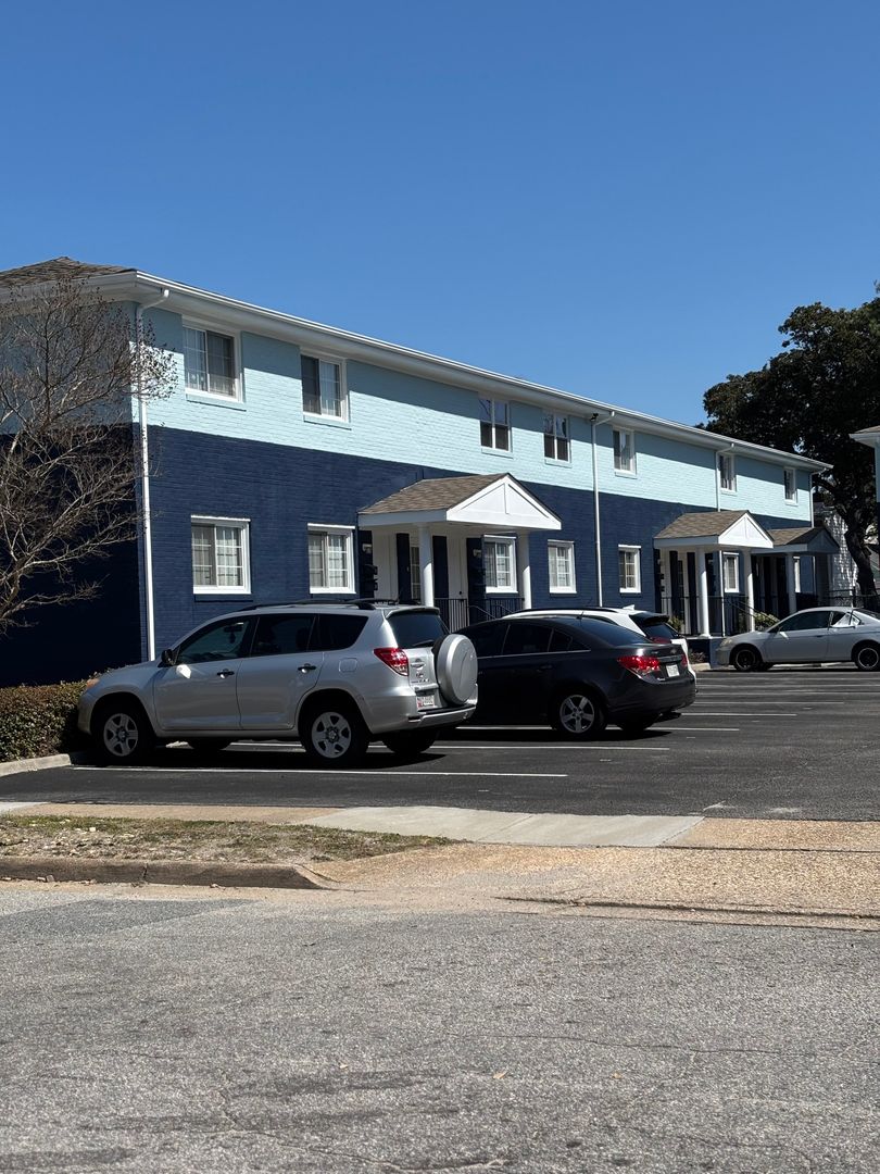 Norfolk Apartment: 9628 12th Bay St