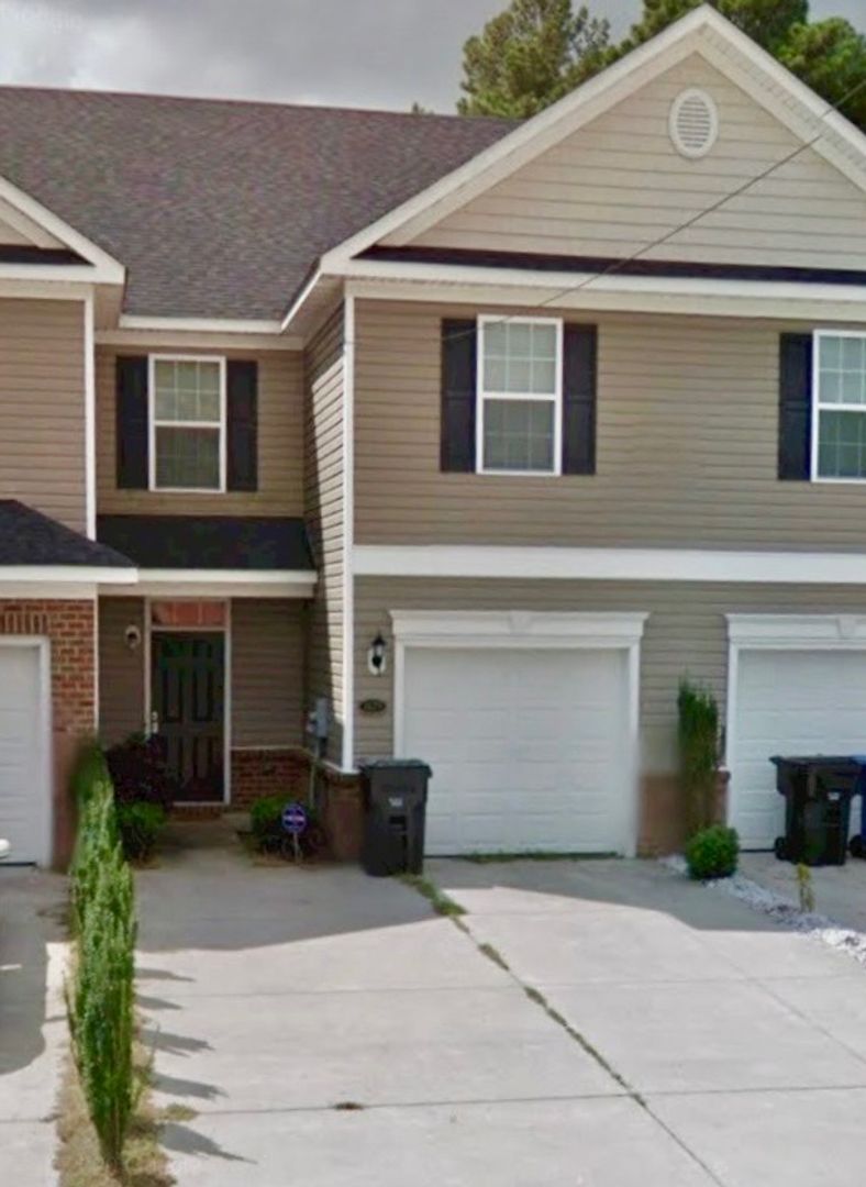 Virginia Beach Townhome: 1129 Americus Ave