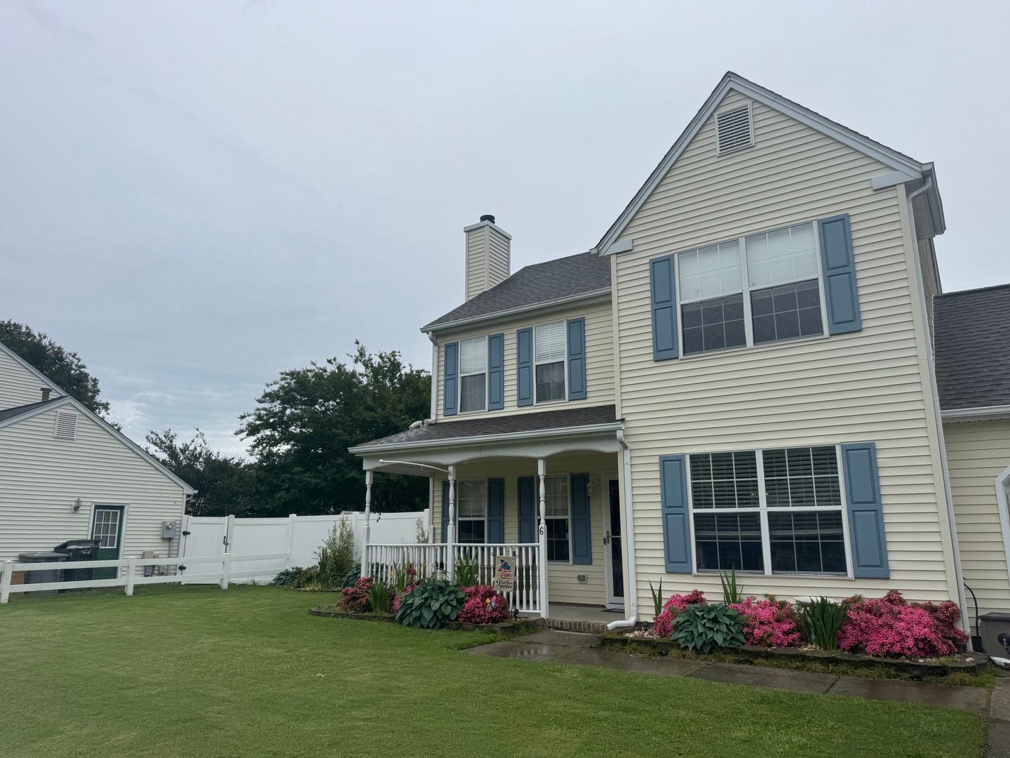 Hampton House: 6 Old Pond Ct