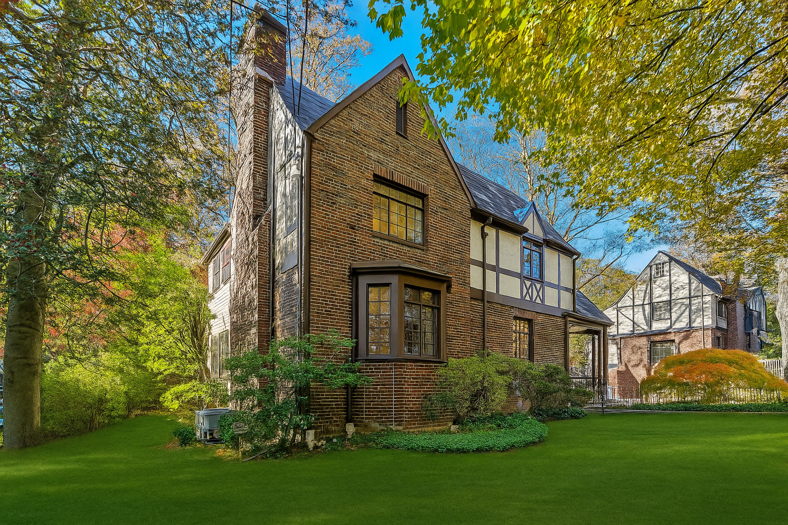 Chevy Chase House: 5710 Warwick Pl