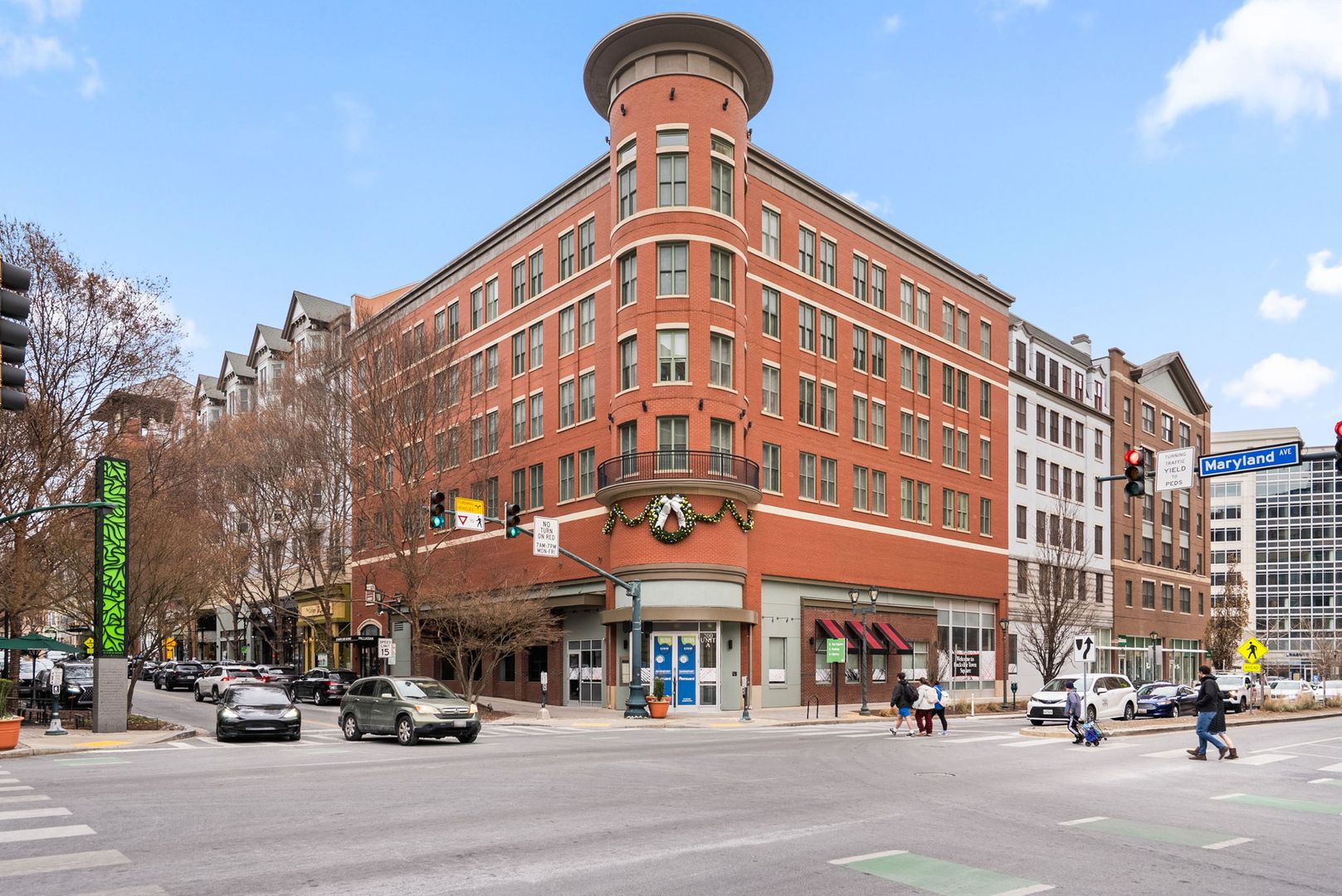 Rockville Condo: 38 Maryland Ave #324