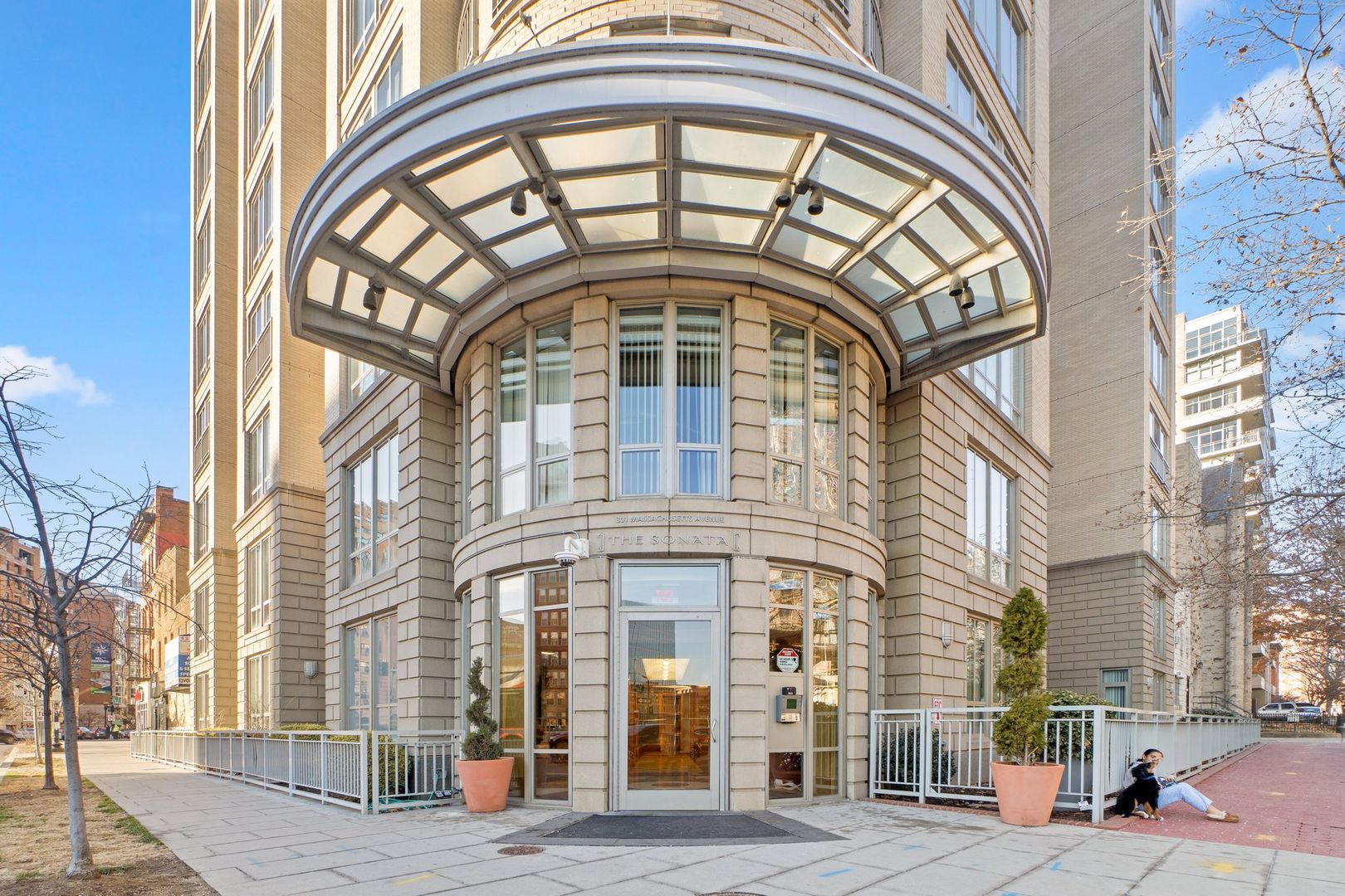 Washington Condo: 301 Massachusetts Ave NW #405