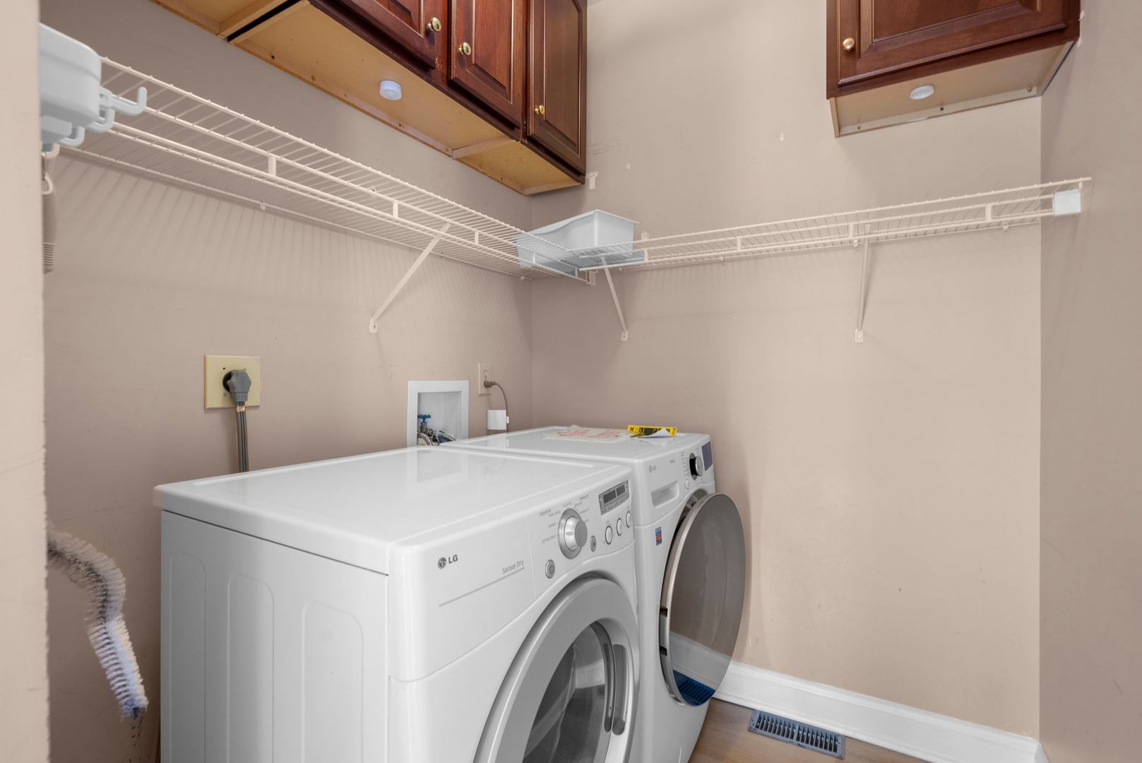 Laundry room at 13111 Venetian Rd