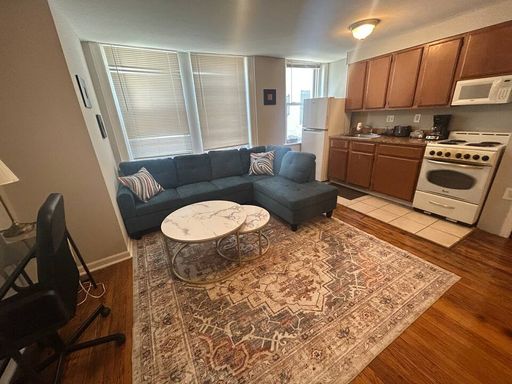 Cozy 1-Bedroom, 1-Bathroom Apartment for Rent – photo 1