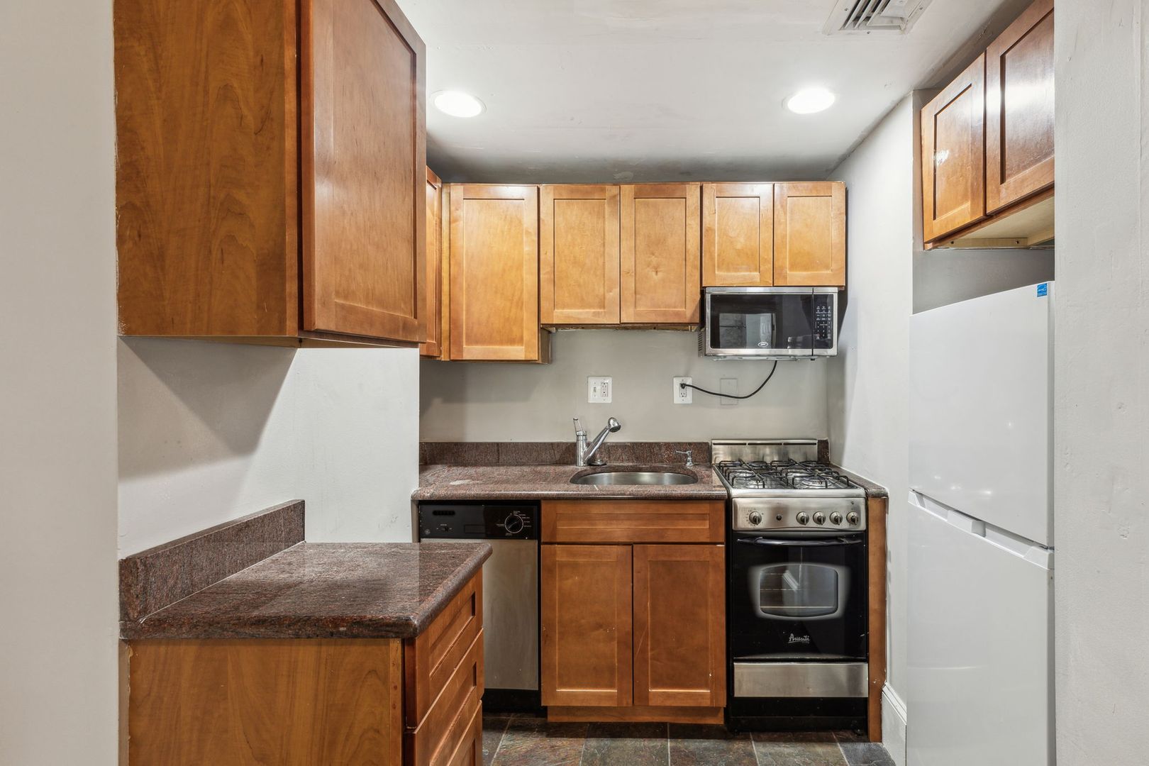 Philadelphia Apartment: 1931 Chestnut Street