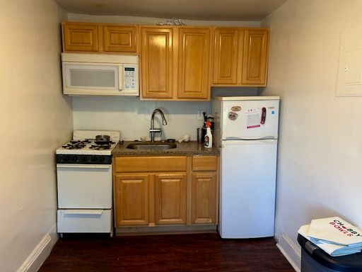 Located at 501 N. 35th Street in the vibrant neighborhood of Philadelphia, this cozy small studio,1-bathroom apartment. – photo 1