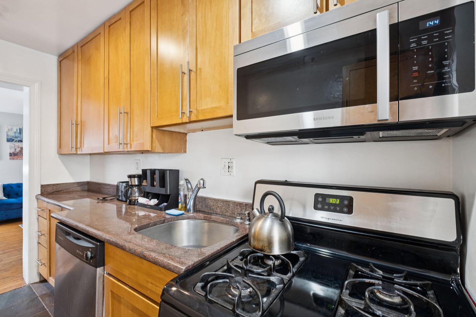 Philadelphia Apartment: 1931 Chestnut Street