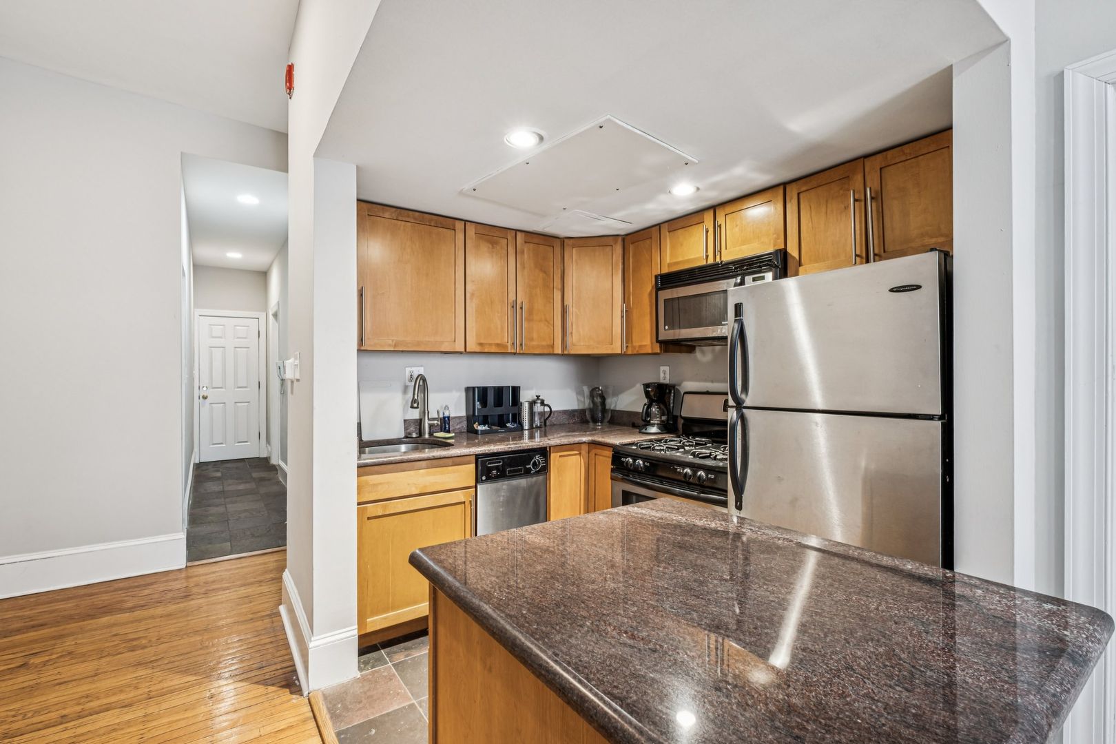 Philadelphia Apartment: 1931 Chestnut Street