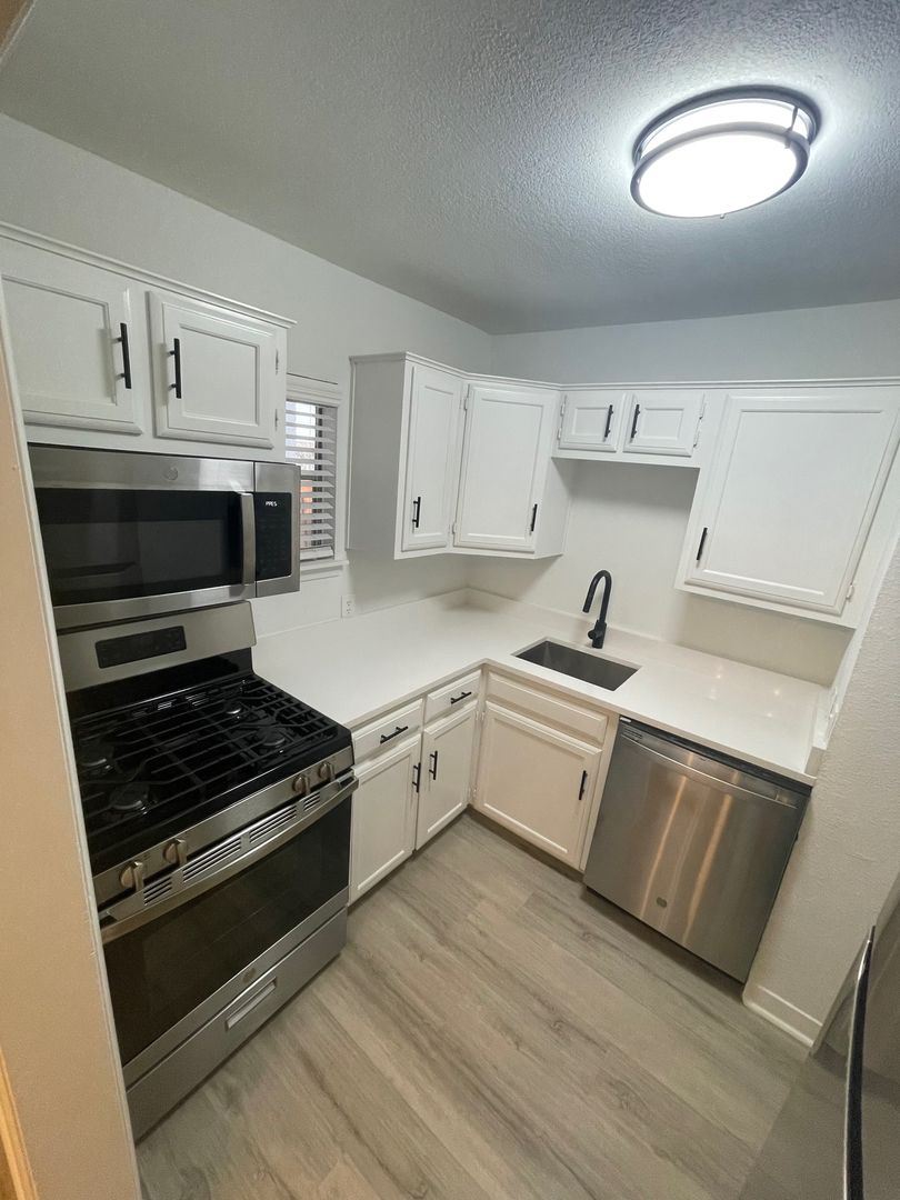 Dallas Apartment: 4235 Cole Ave