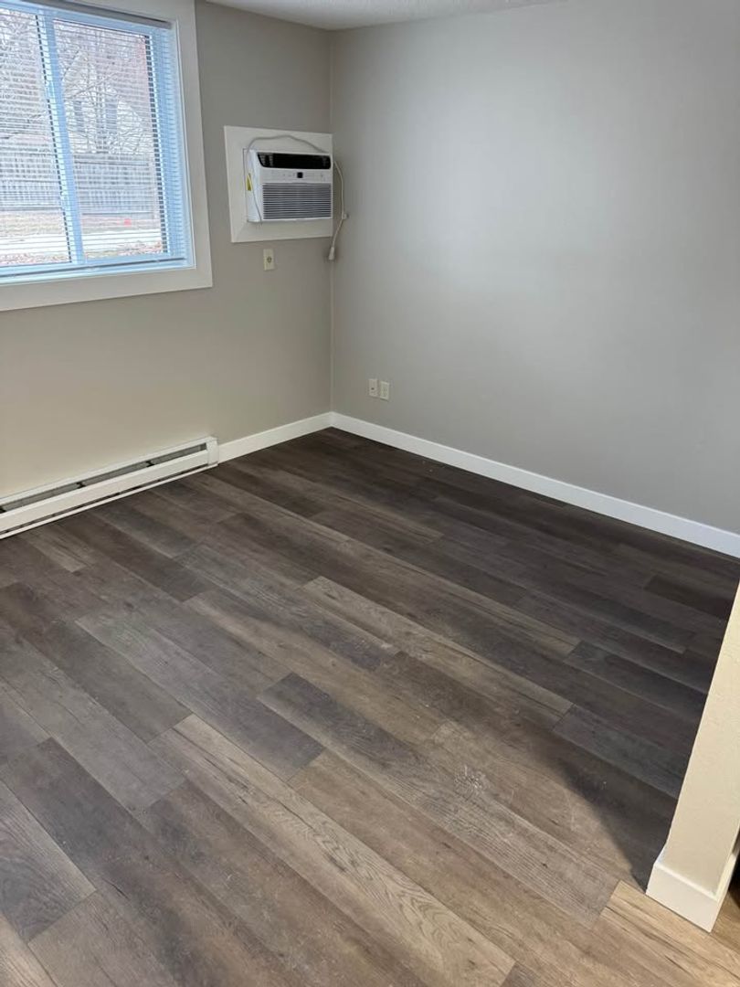 Waseca Apartment: 201 17th Avenue NE