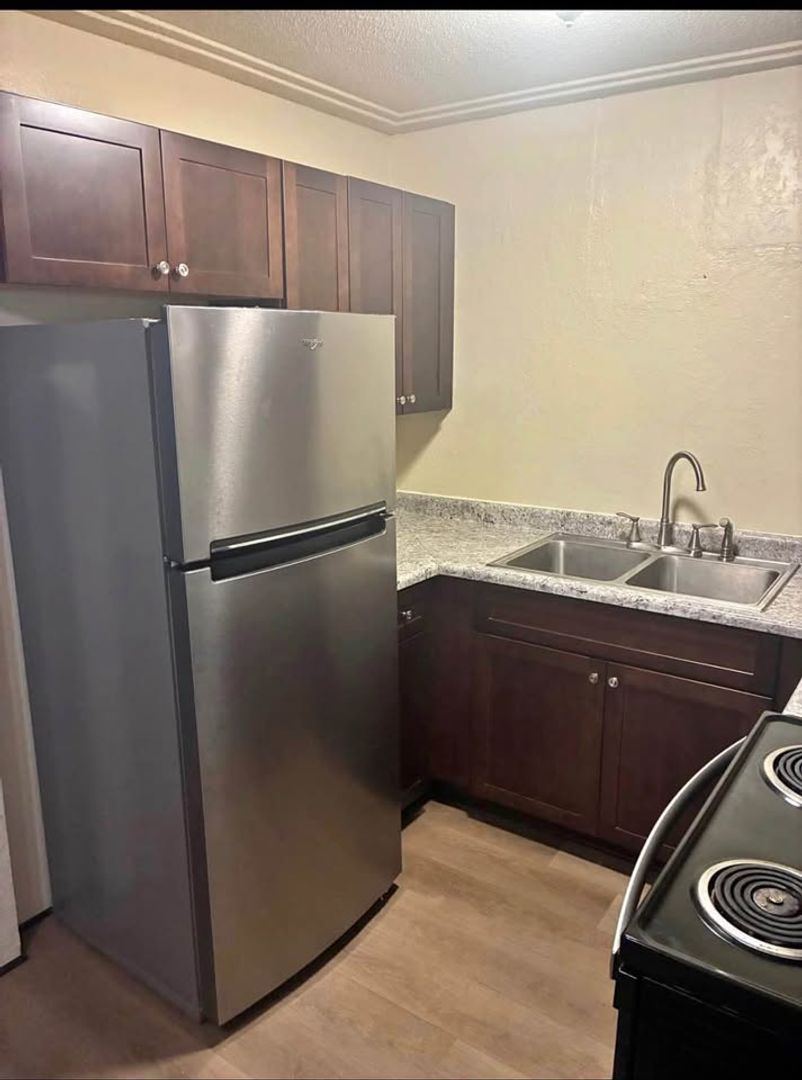 Jordan Apartment: 481 Sunset Drive