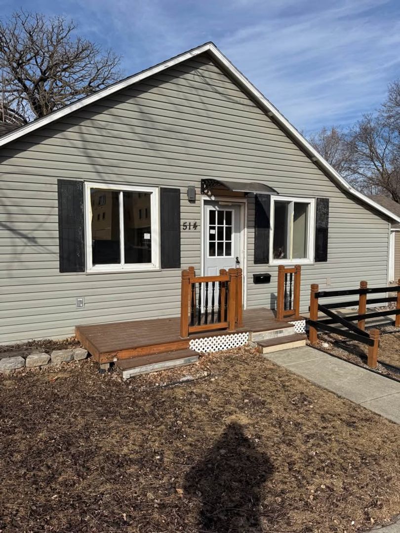Owatonna House: 514 South Grove Avenue