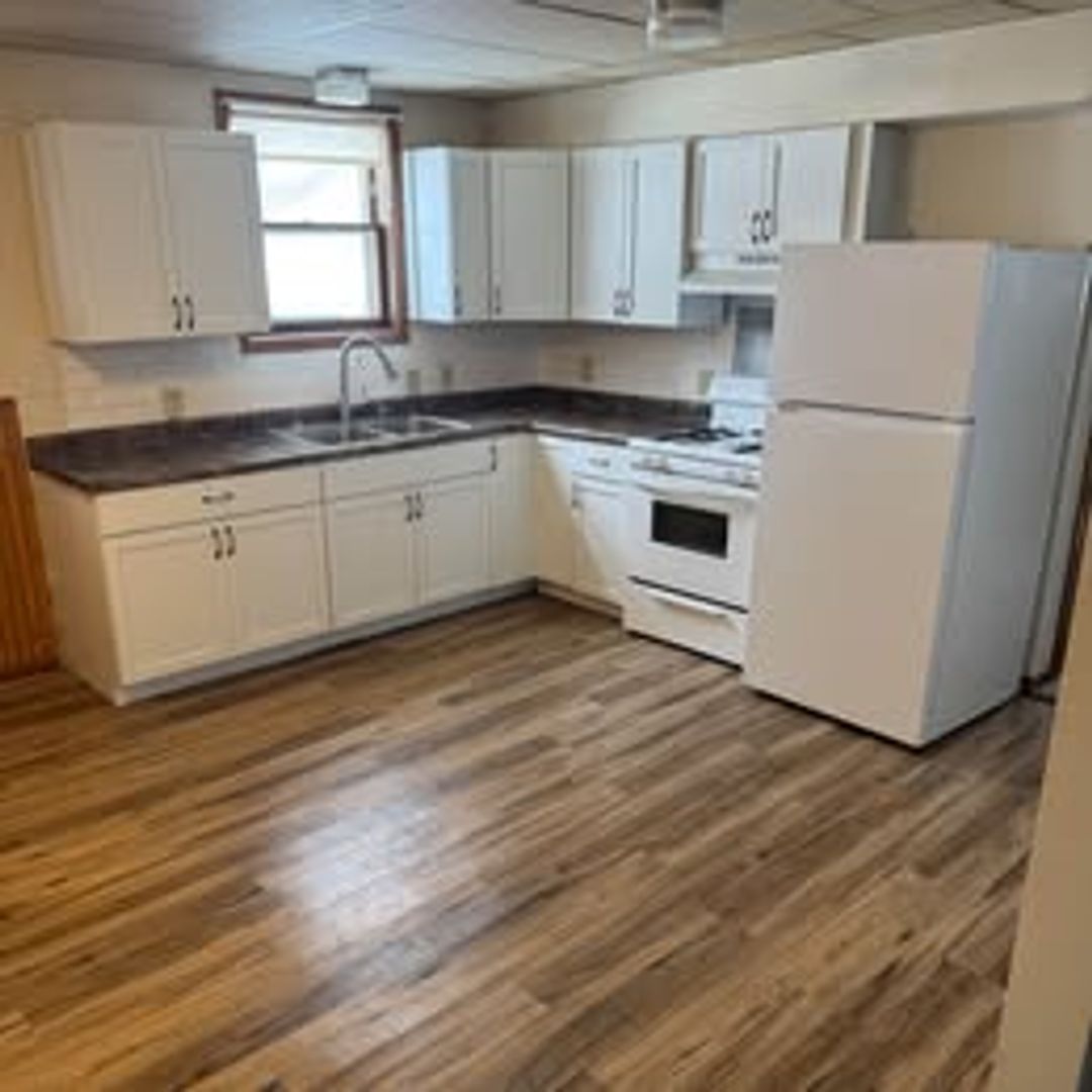 Janesville Apartment: 721 North Teal Street