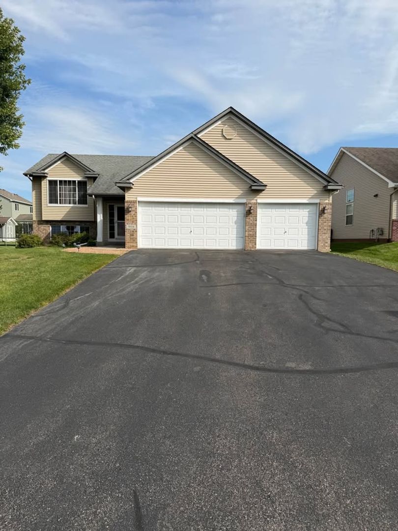 Jordan House: 908 Firethorne Trail