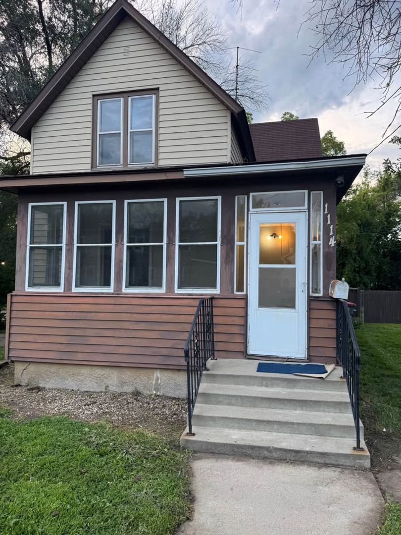 Faribault House: 1114 4th Street NW