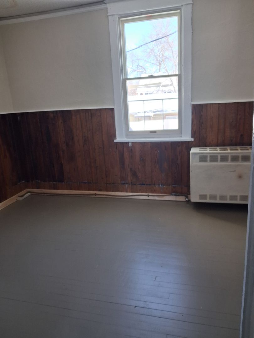 Virginia Apartment: 119 1st St N