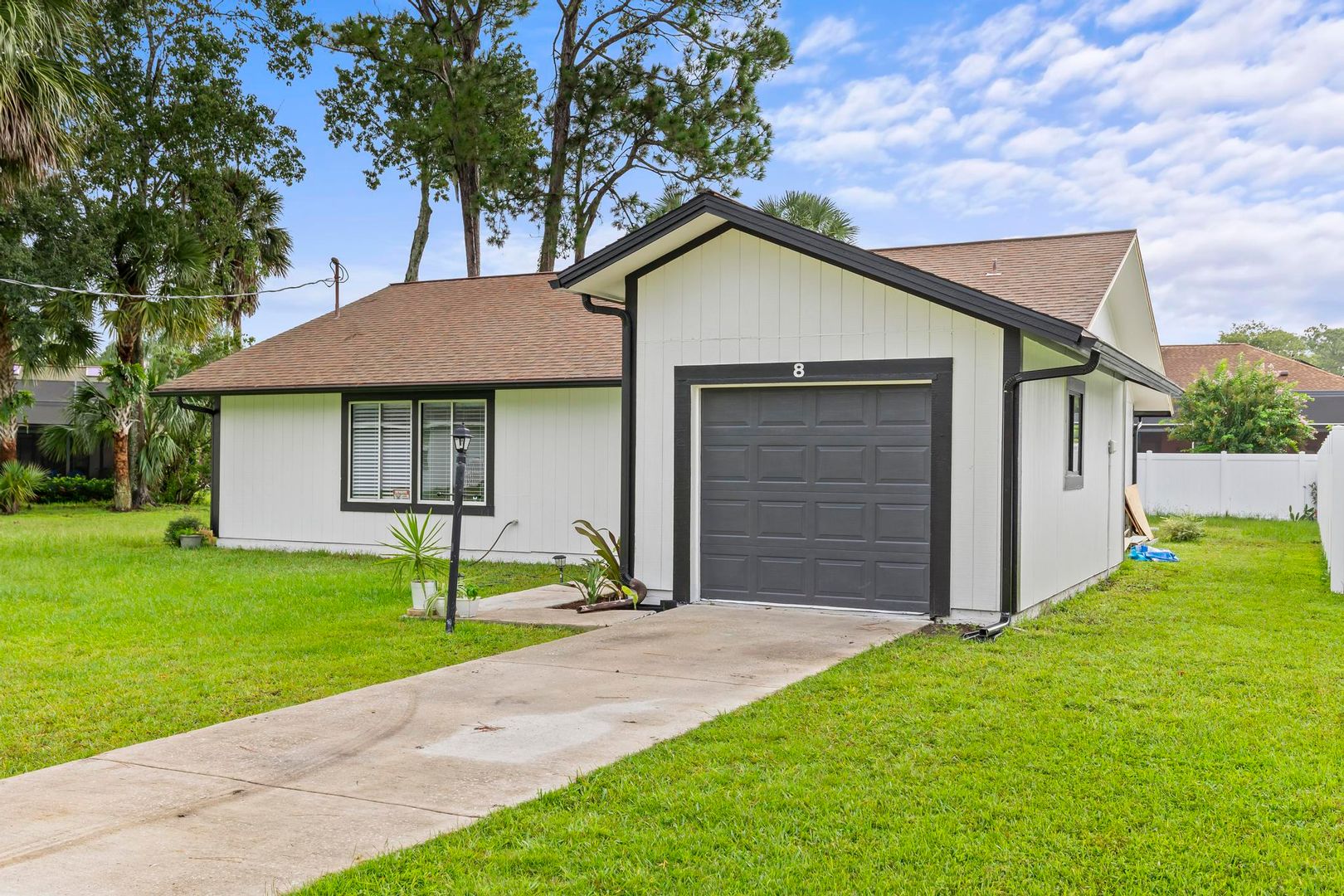 Palm Coast House: 8 Webb Place