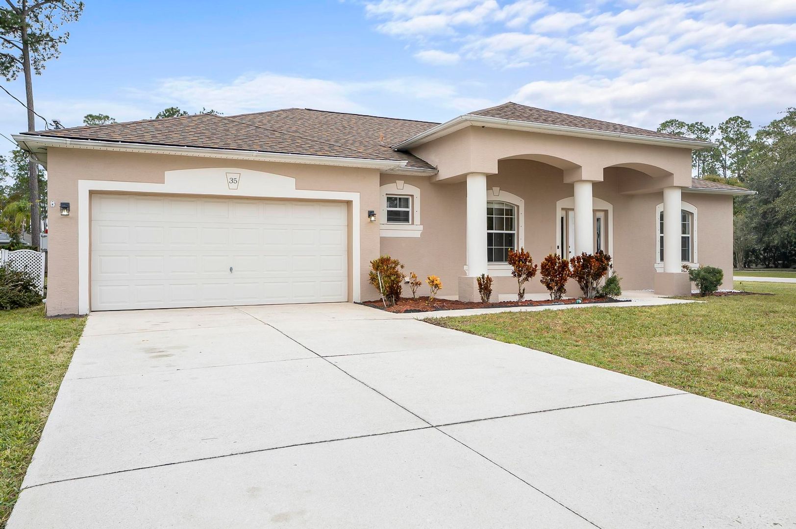 Palm Coast House: 35 Rybark Lane