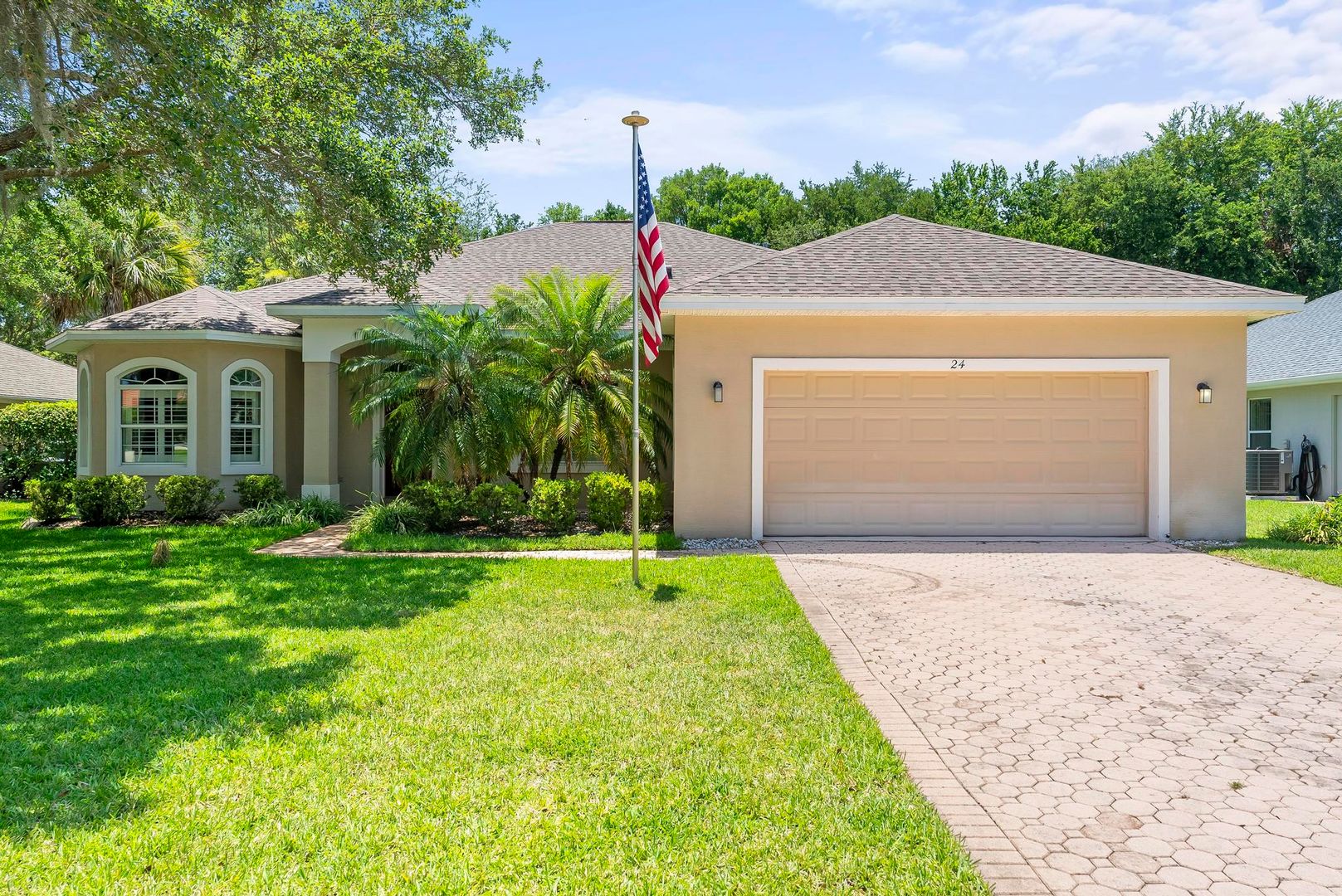 Ormond Beach House: 24 Lakecliff Drive