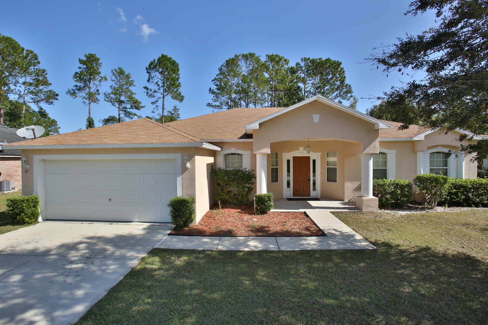 Palm Coast House: 13 Zoeller Court