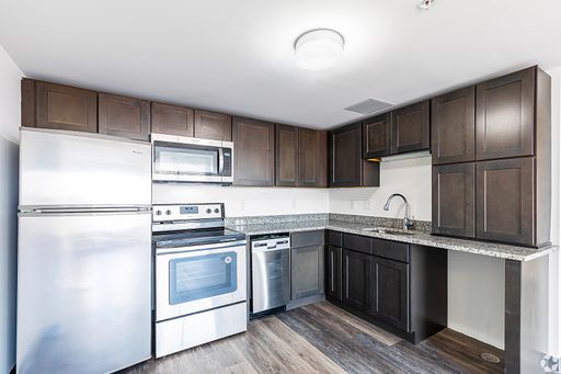 One-Bedroom Apartment with Spectacular City & River Views – photo 1