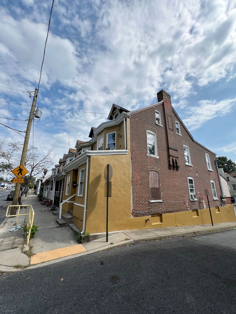 Allentown Apartment: 240 E Hamilton Street