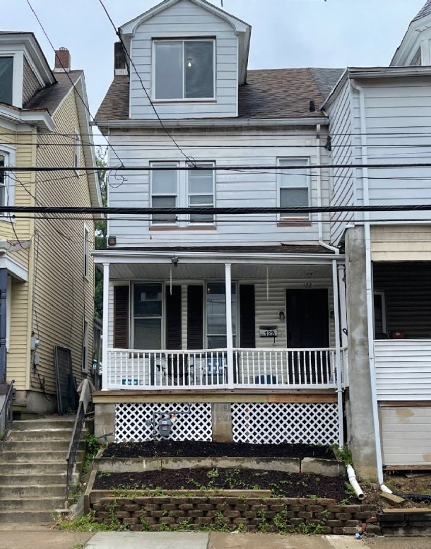 Easton House: 122 North 13th Street