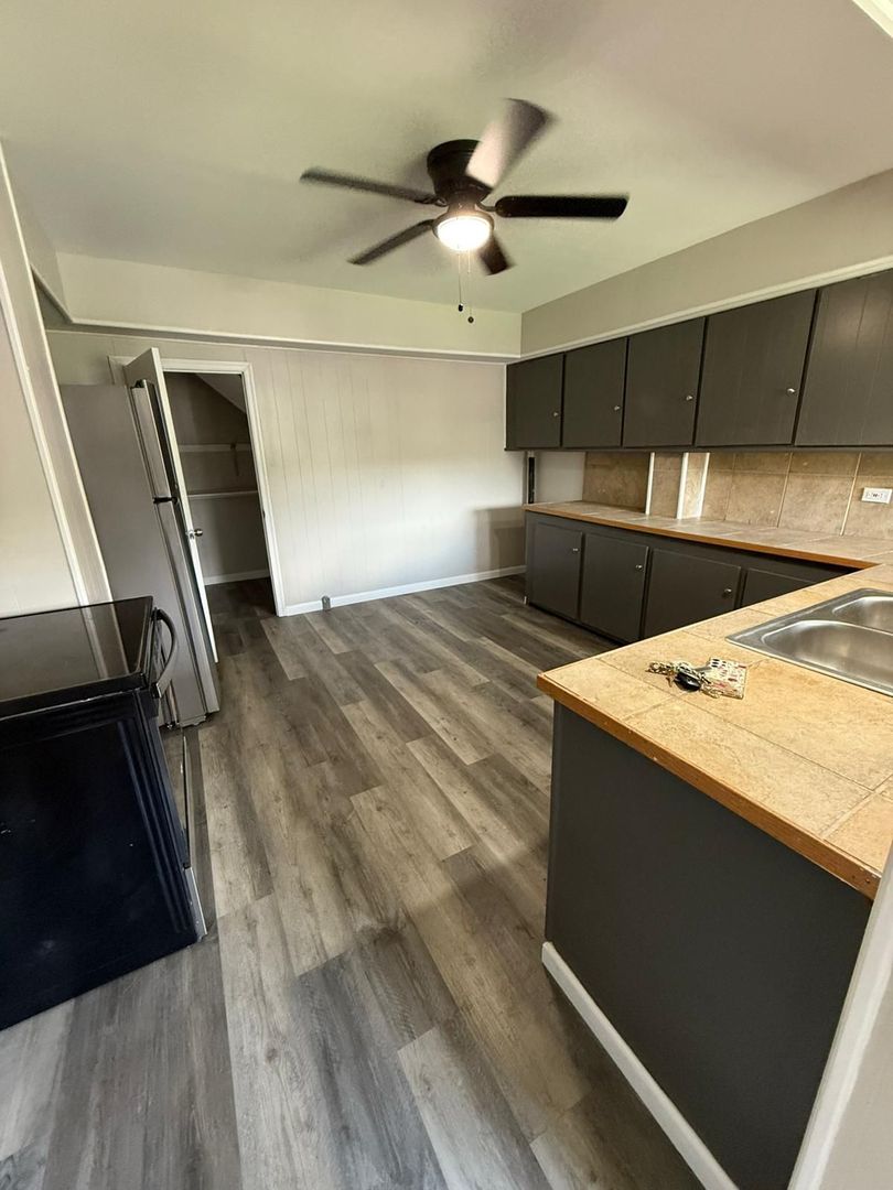 334 N Main Street 5 of 7