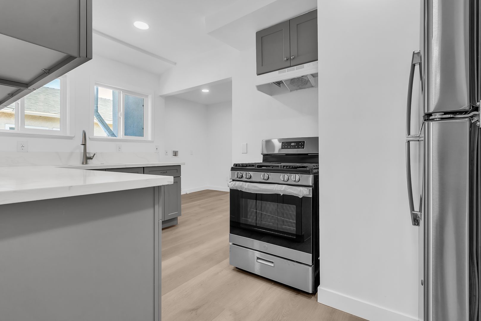 Los Angeles Apartment: 5518 Denker