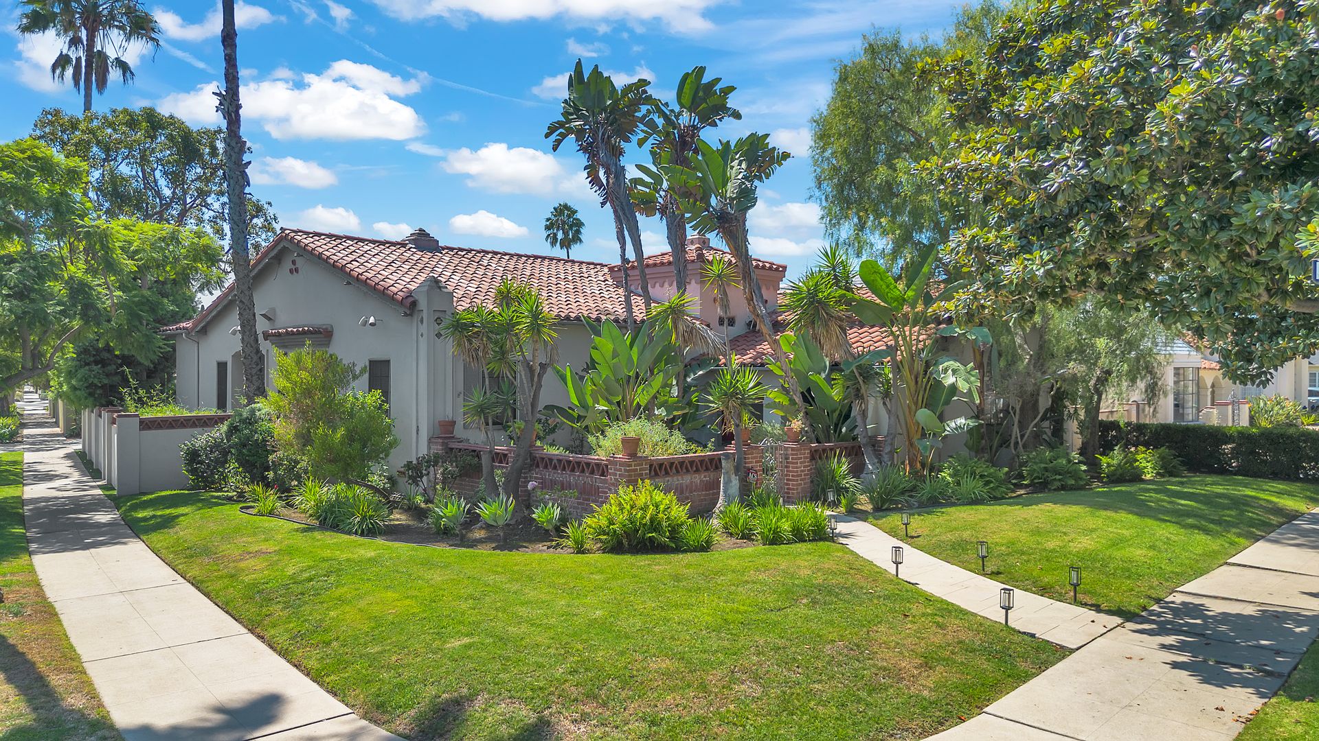 Los Angeles House: 6500 Olympic Place