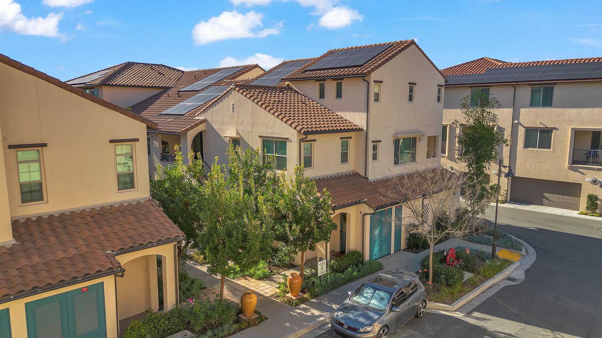 Irvine Townhome: 711 Spring Garden