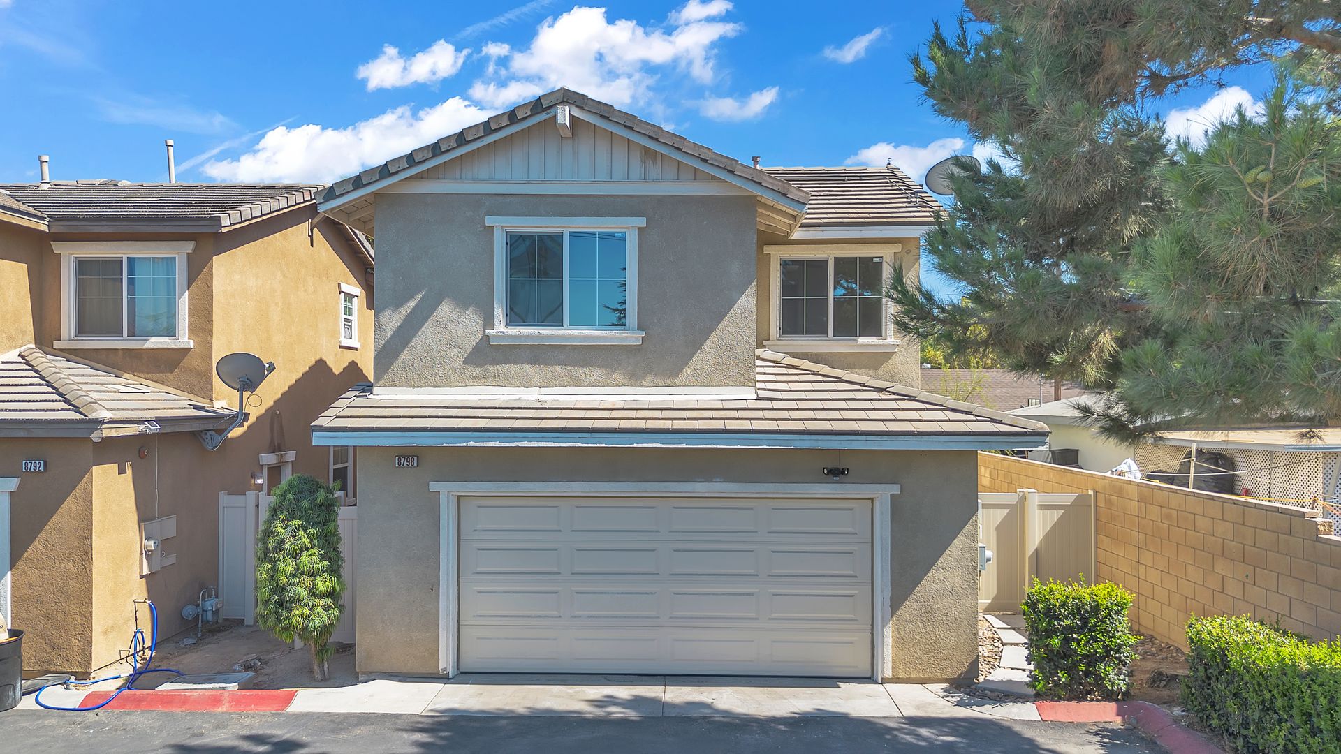 Riverside House: 8798 Nozay Lane
