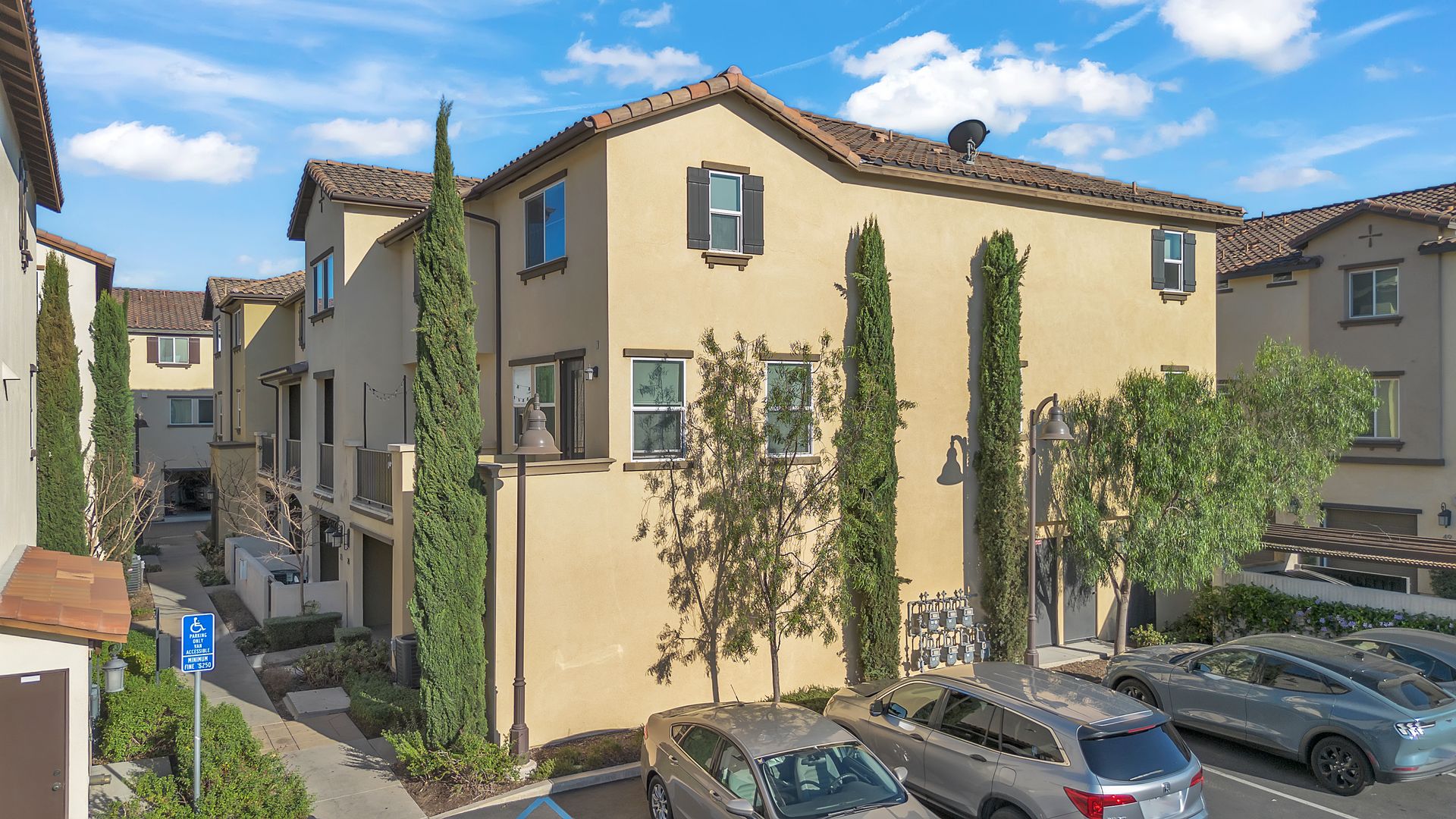 Santa Ana House: 1520 W 1st Street