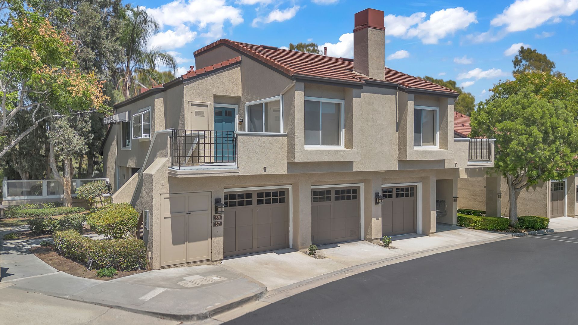 Irvine House: 89 Stanford Ct