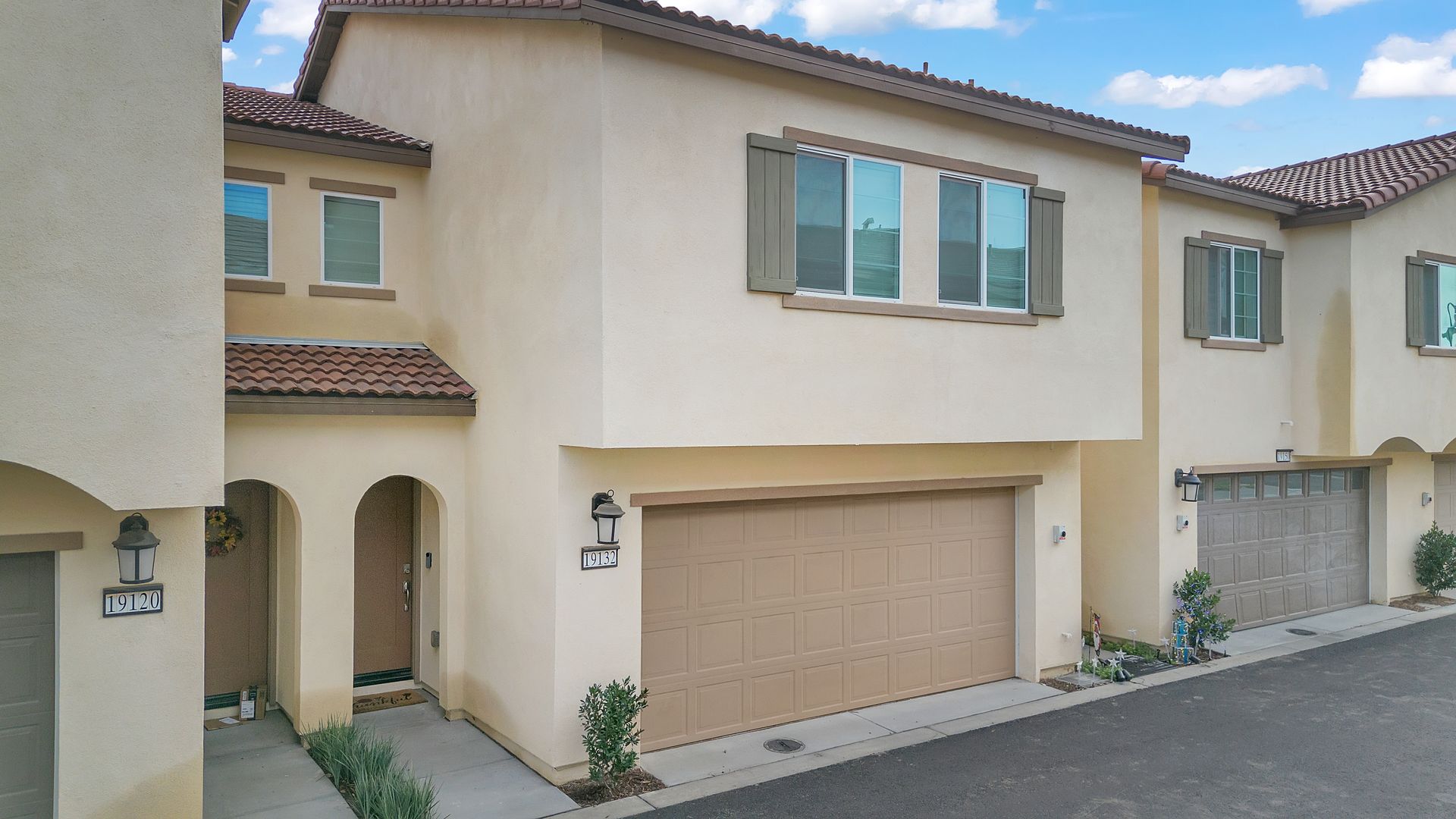 Riverside House: 19132 Ash Grove Street