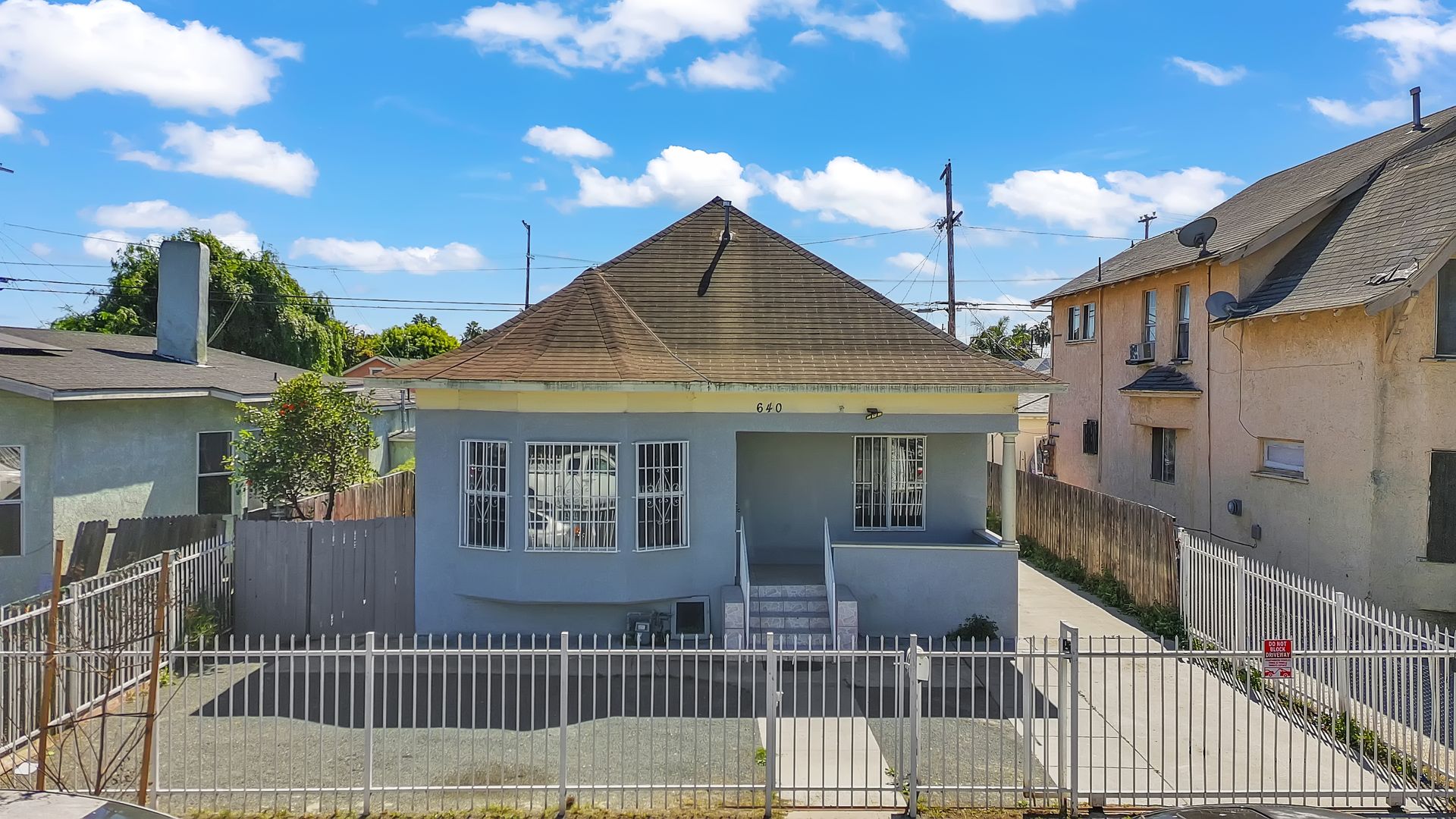 Los Angeles House: 640 E 54th Street