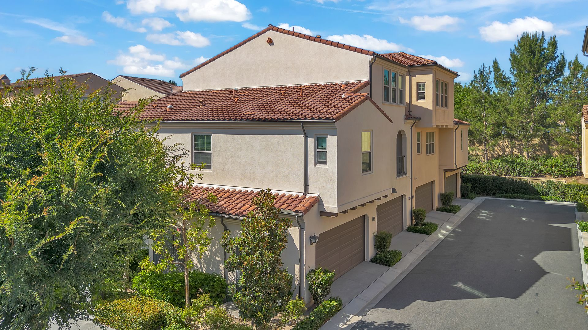 Irvine House: 71 Tallowood