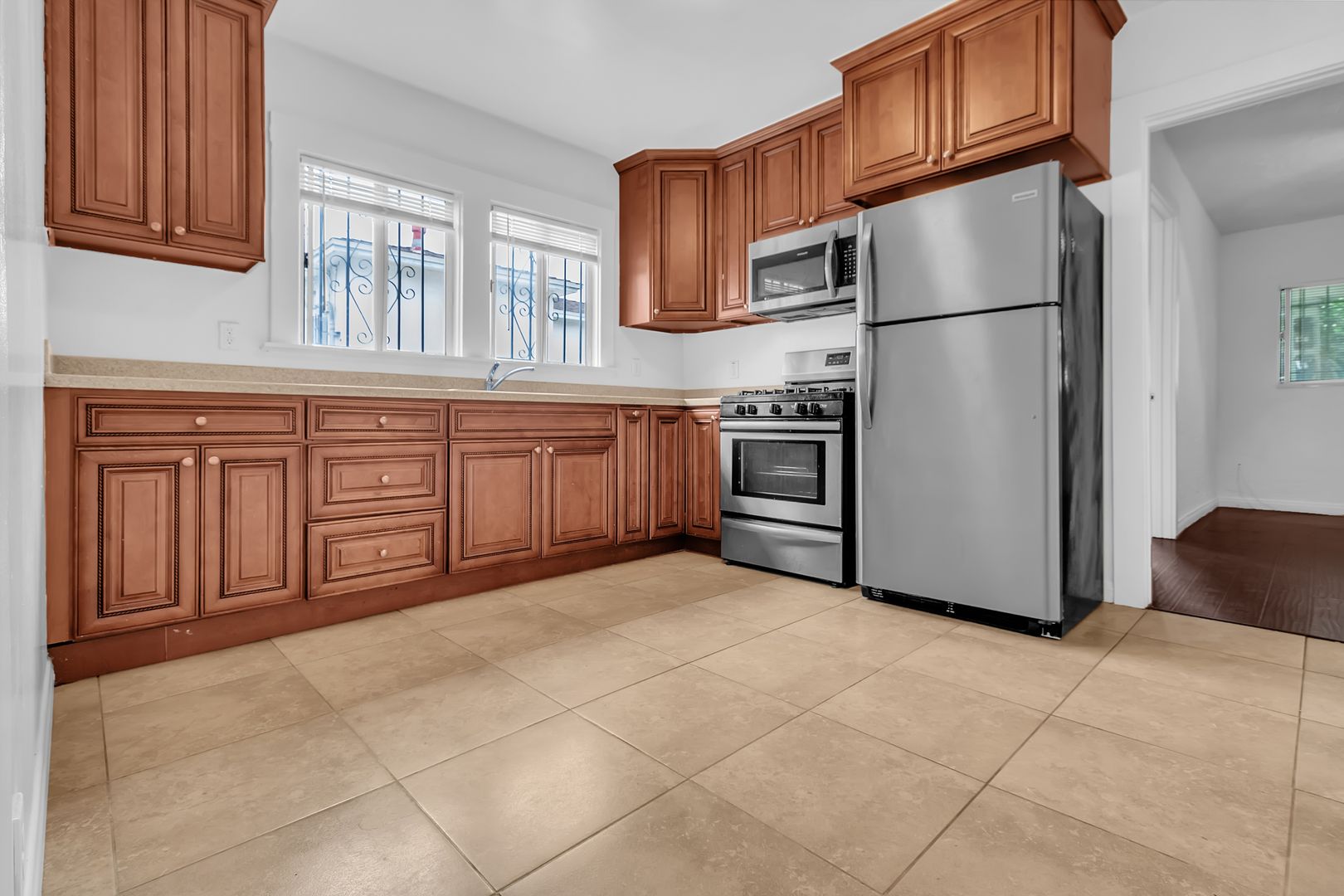 Los Angeles Apartment: 447 E 101st St - 1