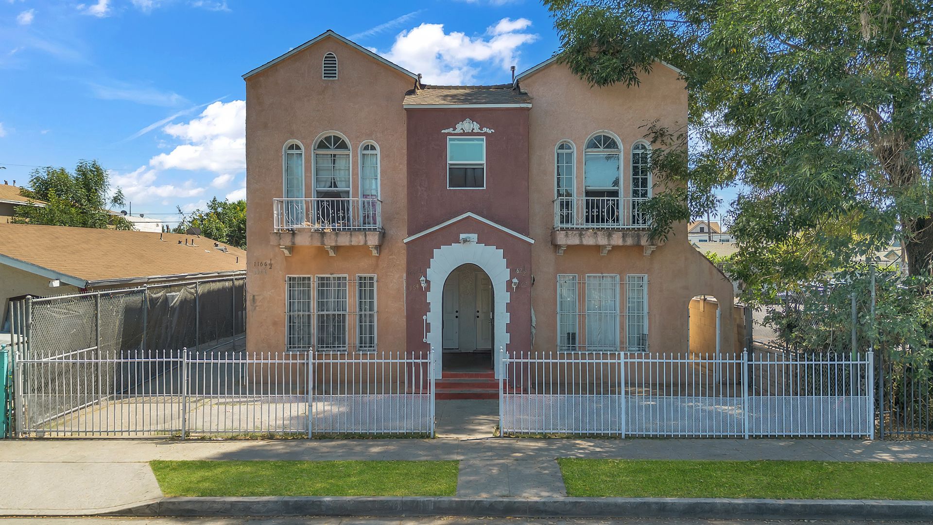 Los Angeles Apartment: 1166 E 43rd Pl